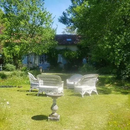منزل ريفي Classic French Farmhouse Grand Brassac